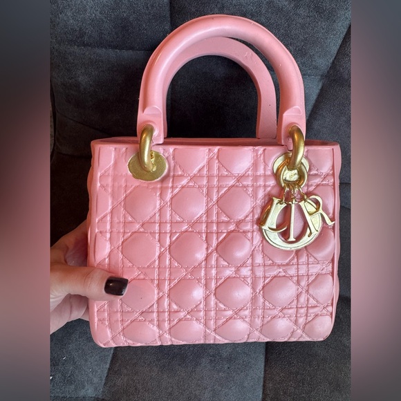 Designer Bag Vase - Picture 4 of 7